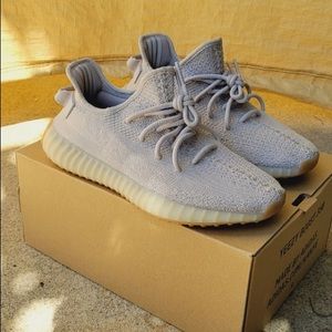 Used Yeezy 350 V2 Sesame size 8